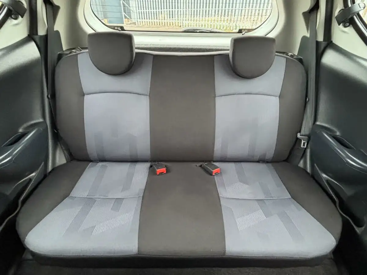 2014-suzuki-alto-10-sz-big-31