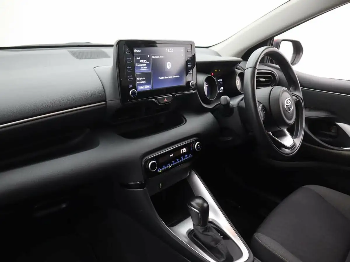 2022-toyota-yaris-15-vvt-i-design-big-12