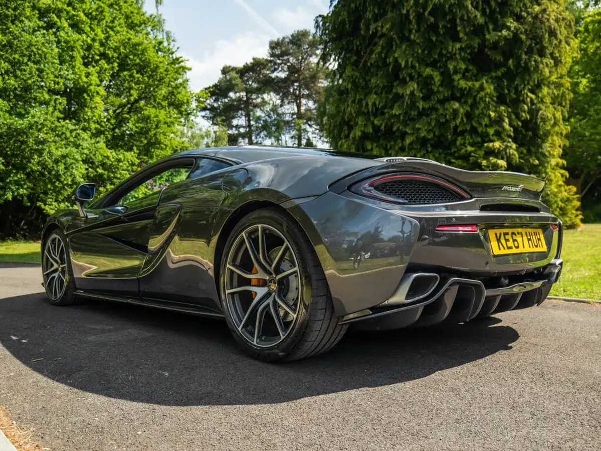 2017-mclaren-570gt-38-big-42