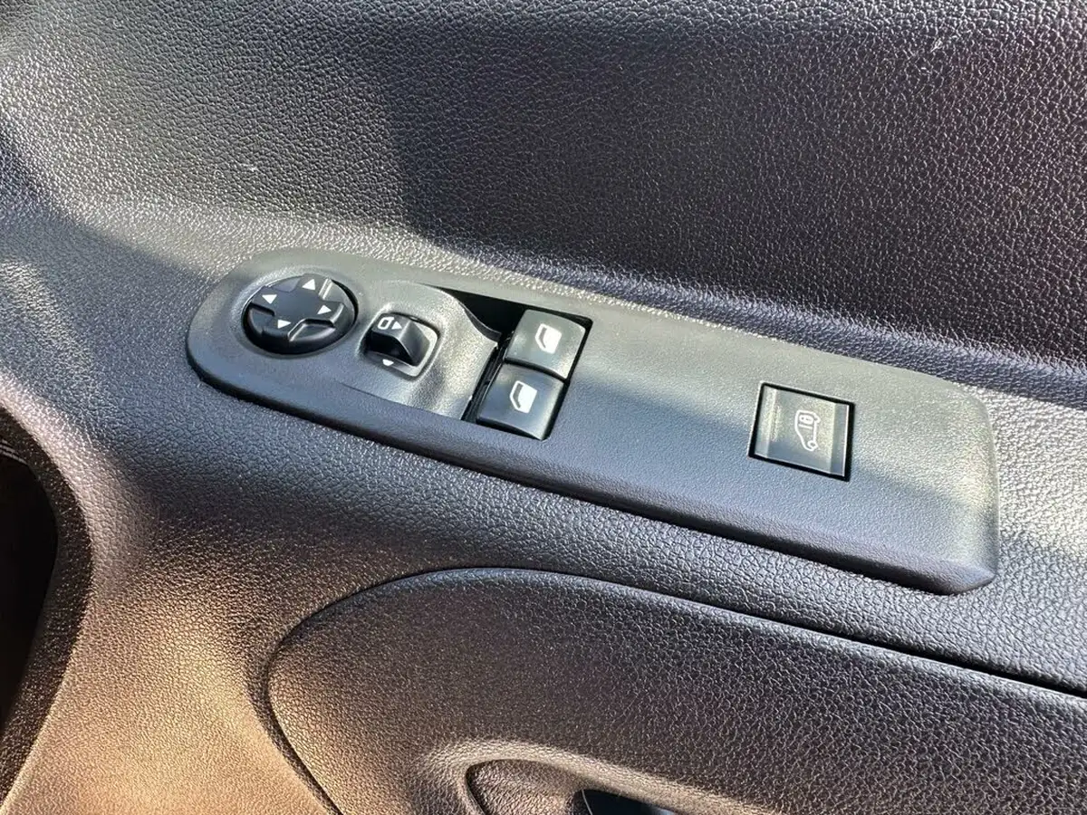 2021-peugeot-partner-15-bluehdi-1000-professional-100ps-eu6dt-panel-big-24