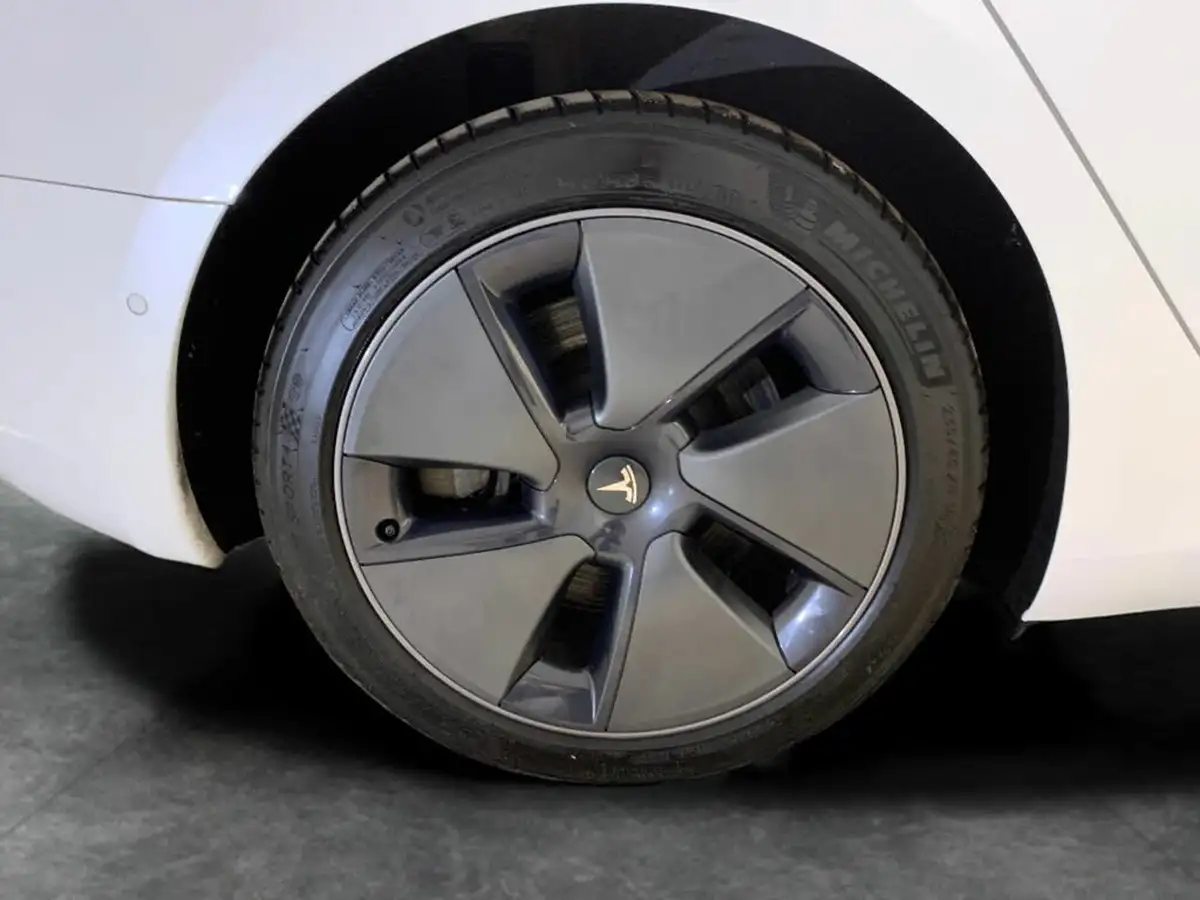 2020-tesla-model-3-e-long-range-big-33