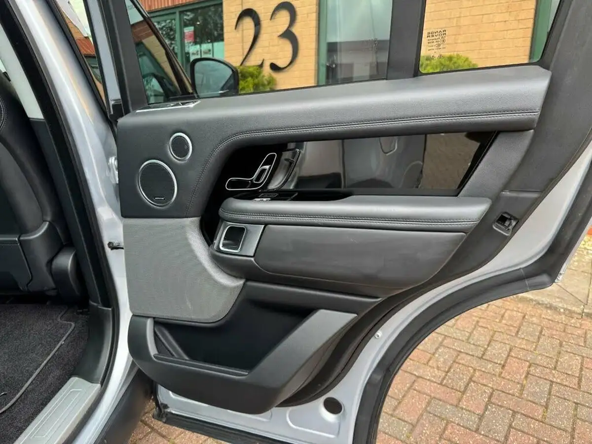 2018-land-rover-range-rover-30tdv6-vogue-big-41