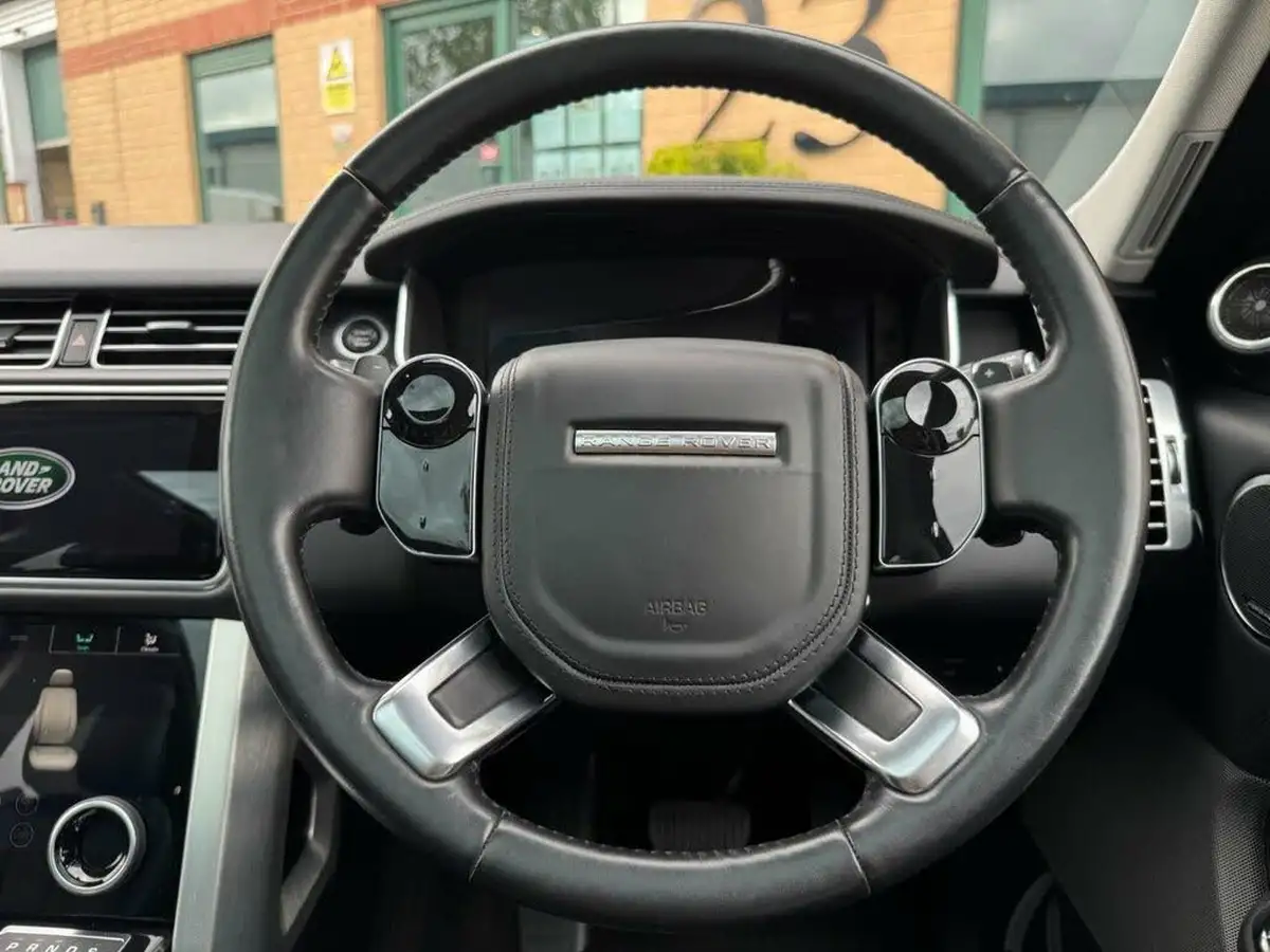 2018-land-rover-range-rover-30tdv6-vogue-big-17