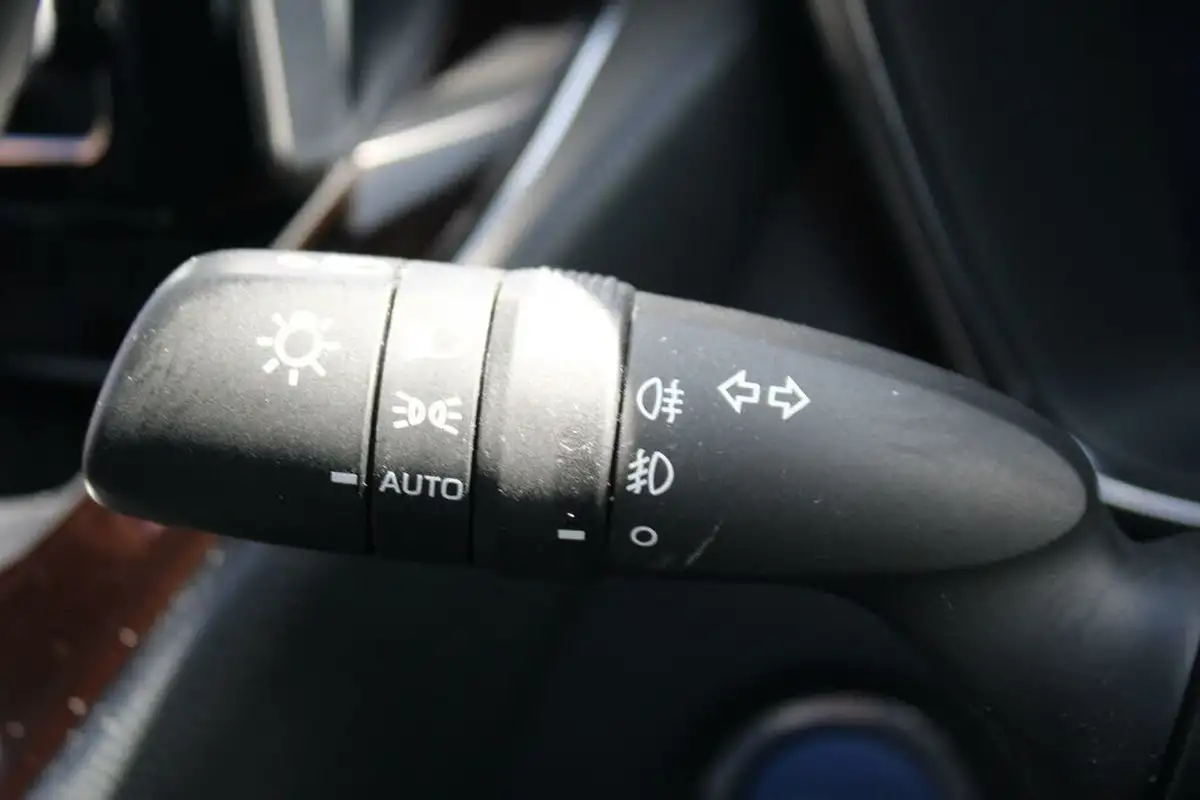 2019-toyota-corolla-18-vvt-i-design-trk-hatchback-5d-big-30