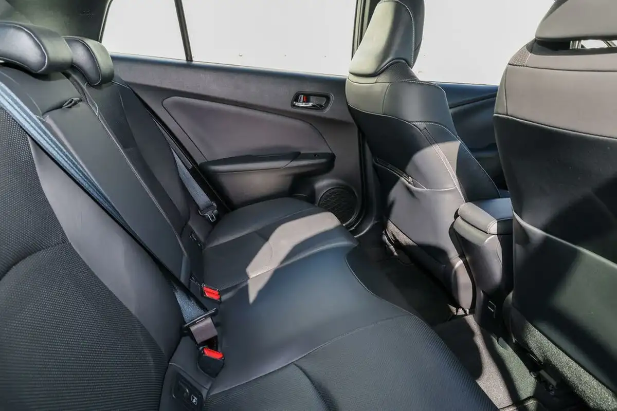 2021-toyota-prius-18-vvt-i-excel-plug-in-e-cvt-big-12