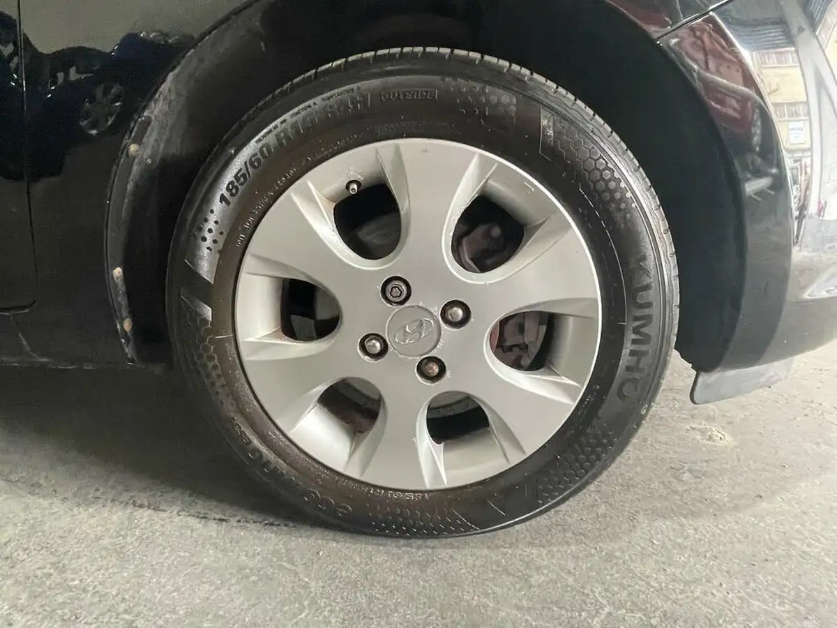 2010-hyundai-i20-12-comfort-5d-big-2