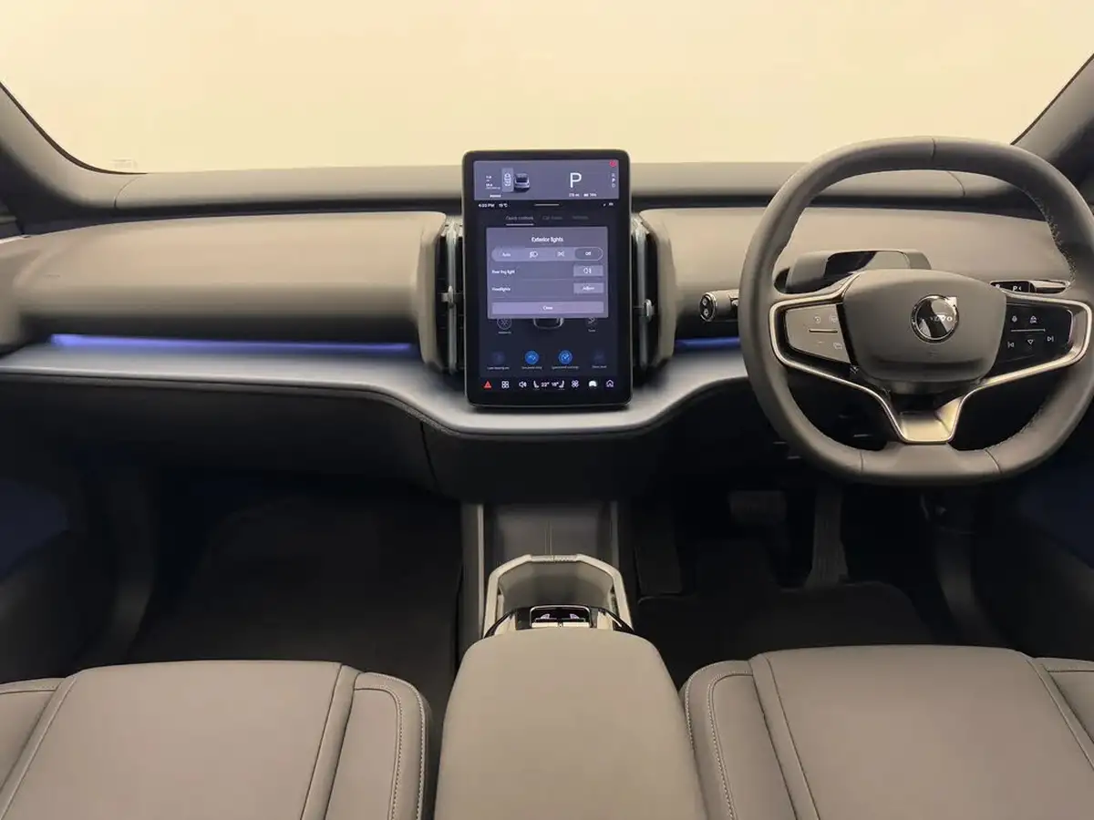 2024-volvo-ex30-e-single-motor-plus-extended-range-big-17