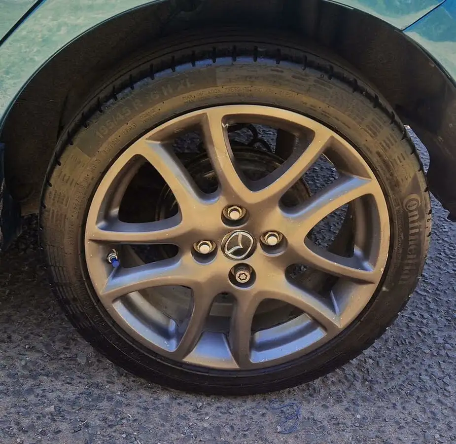 2014-mazda-mazda2-13-sport-venture-big-11