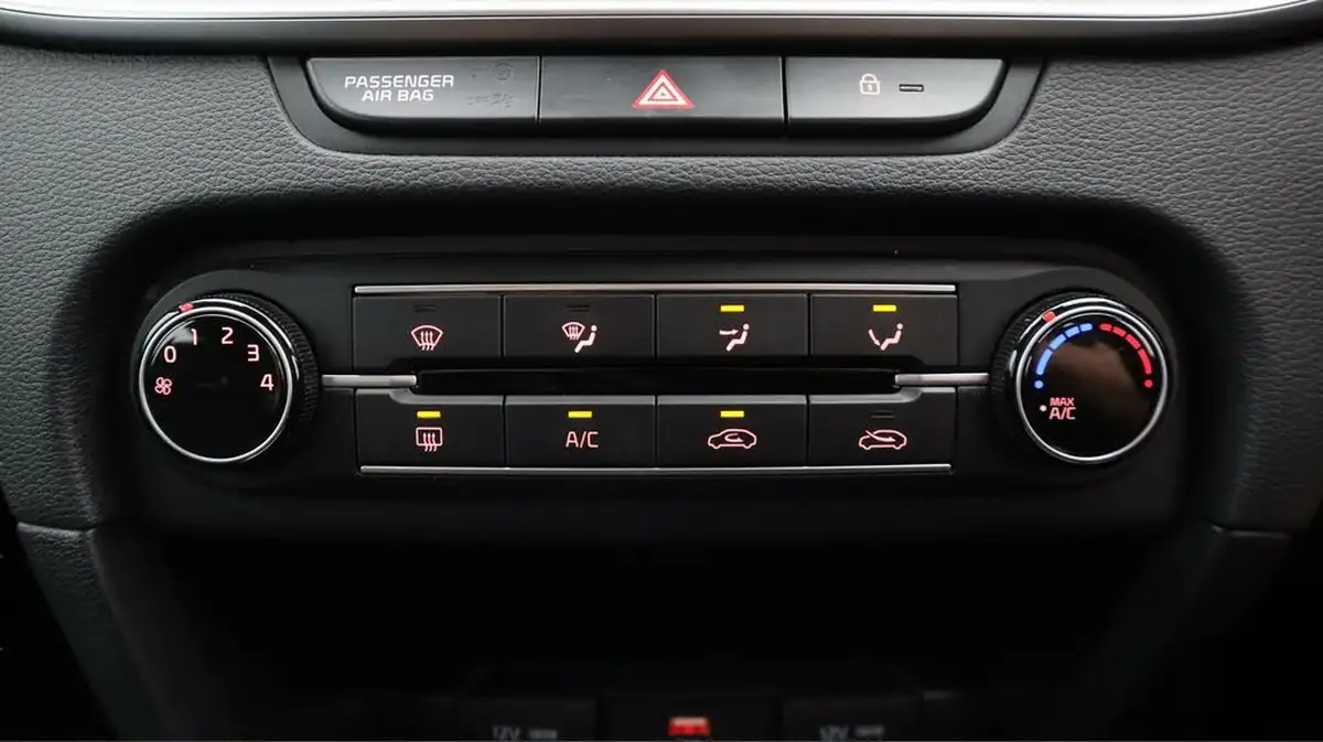 2022-kia-xceed-10-t-gdi-2-big-12