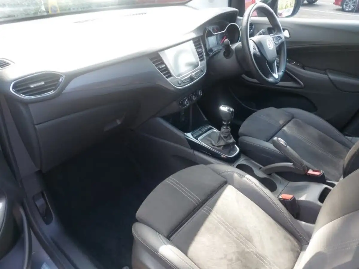 2022-vauxhall-crossland-12-ultimate-130ps-big-4