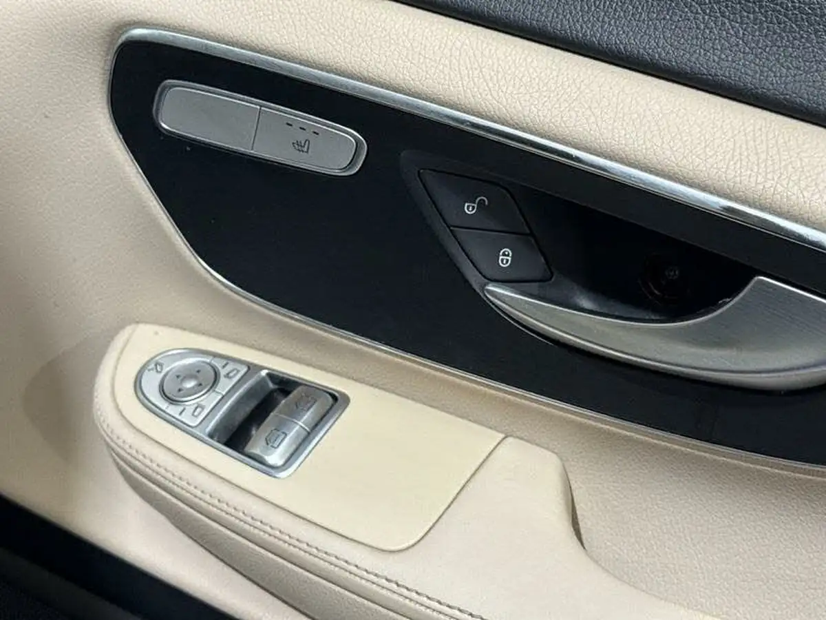 2016-mercedes-benz-v-class-21d-v220-bluetec-extra-long-sport-big-17