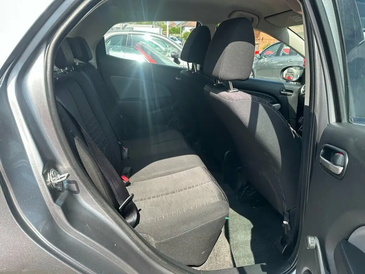2010-mazda-mazda2-13-tamura-5d-big-16