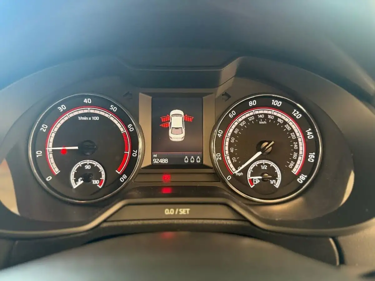 2019-skoda-octavia-20-tsi-vrs-hatchback-big-41