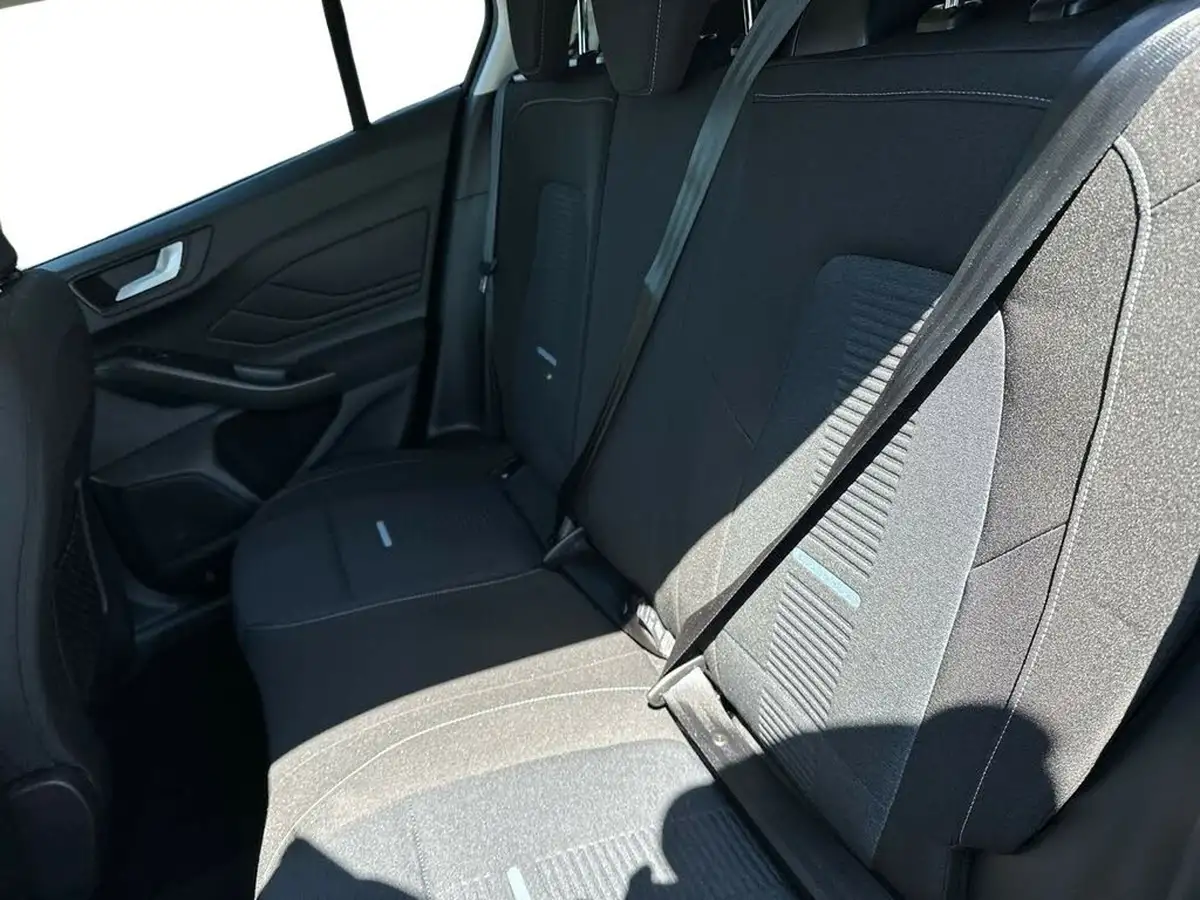 2024-ford-focus-10t-active-155ps-hatchback-powershift-big-13