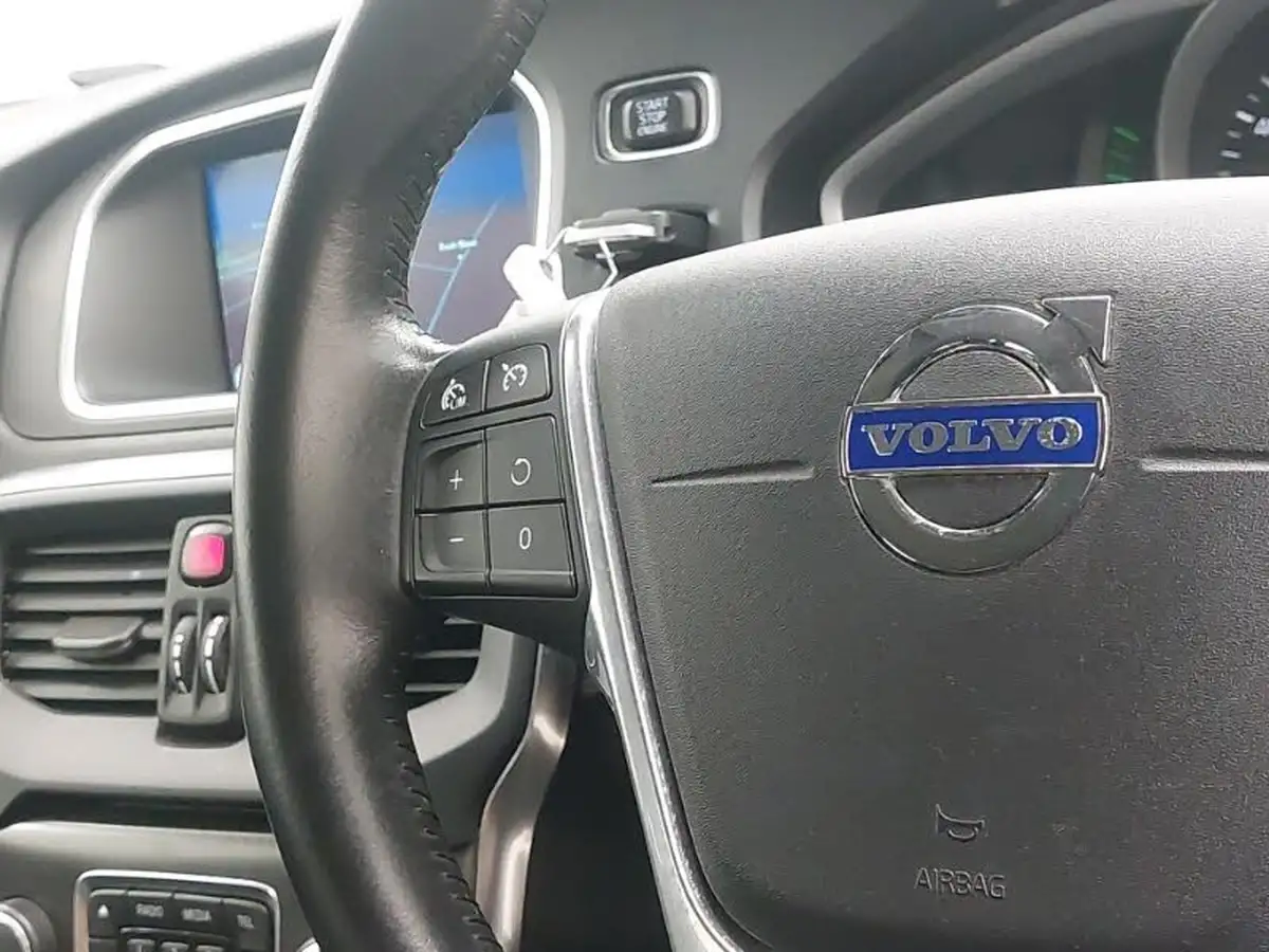 2016-volvo-v40-20td-d4-se-lux-big-10