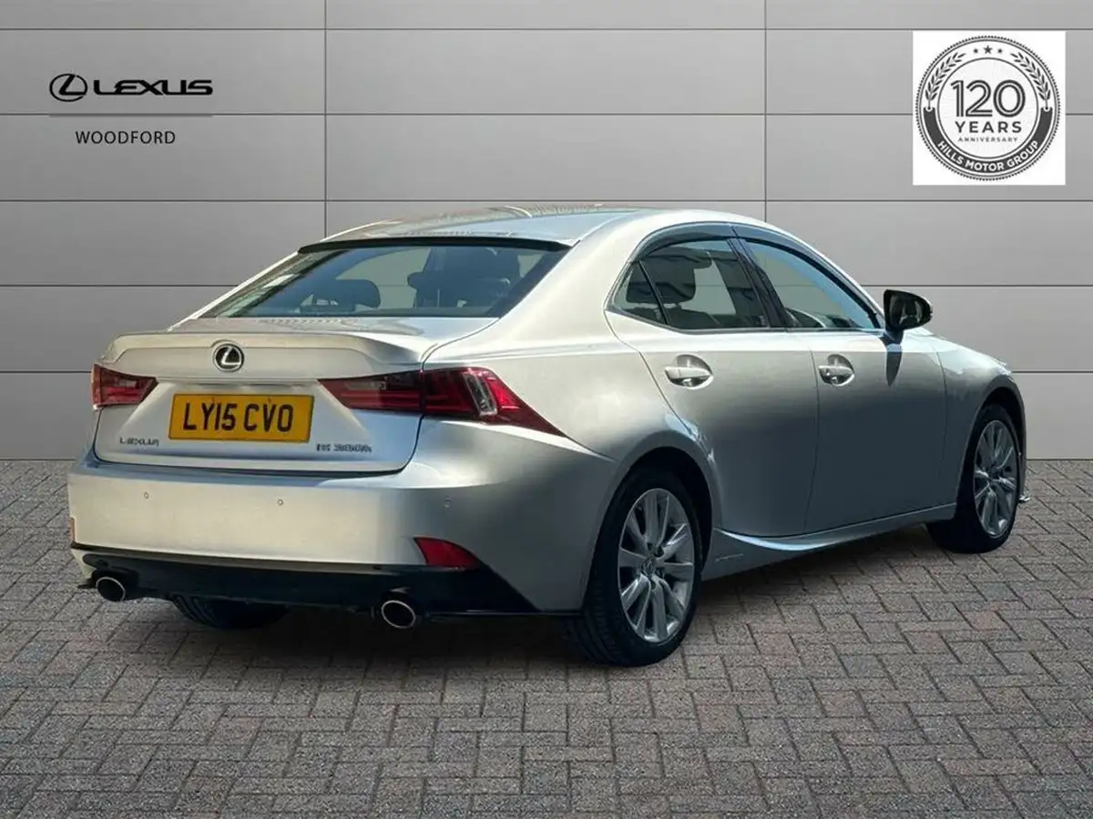 2015-lexus-is-300h-25-executive-edition-big-2