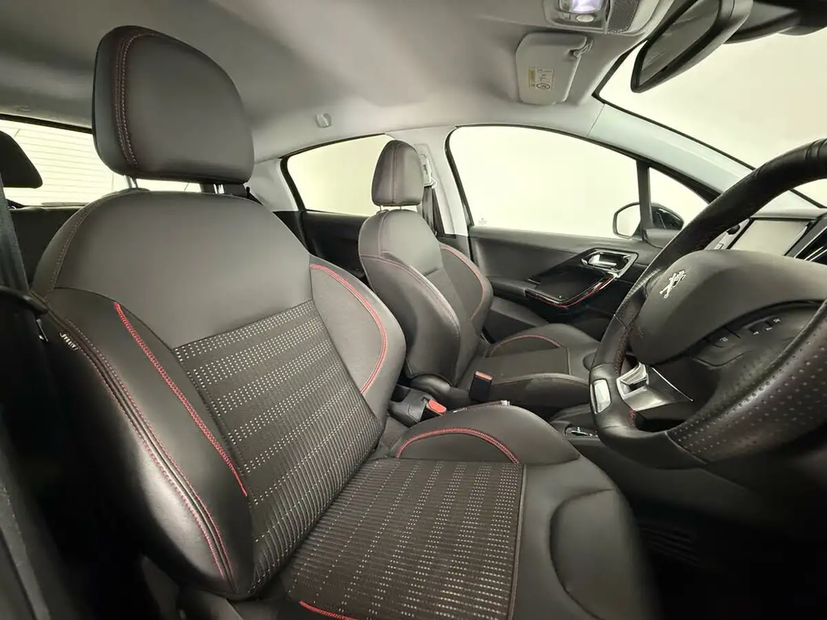 2018-peugeot-208-12-puretech-gt-line-eat6-big-15