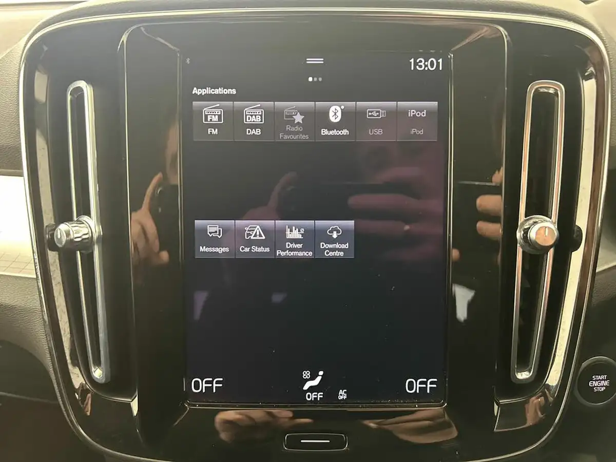 2022-volvo-xc40-15-t3-momentum-big-22