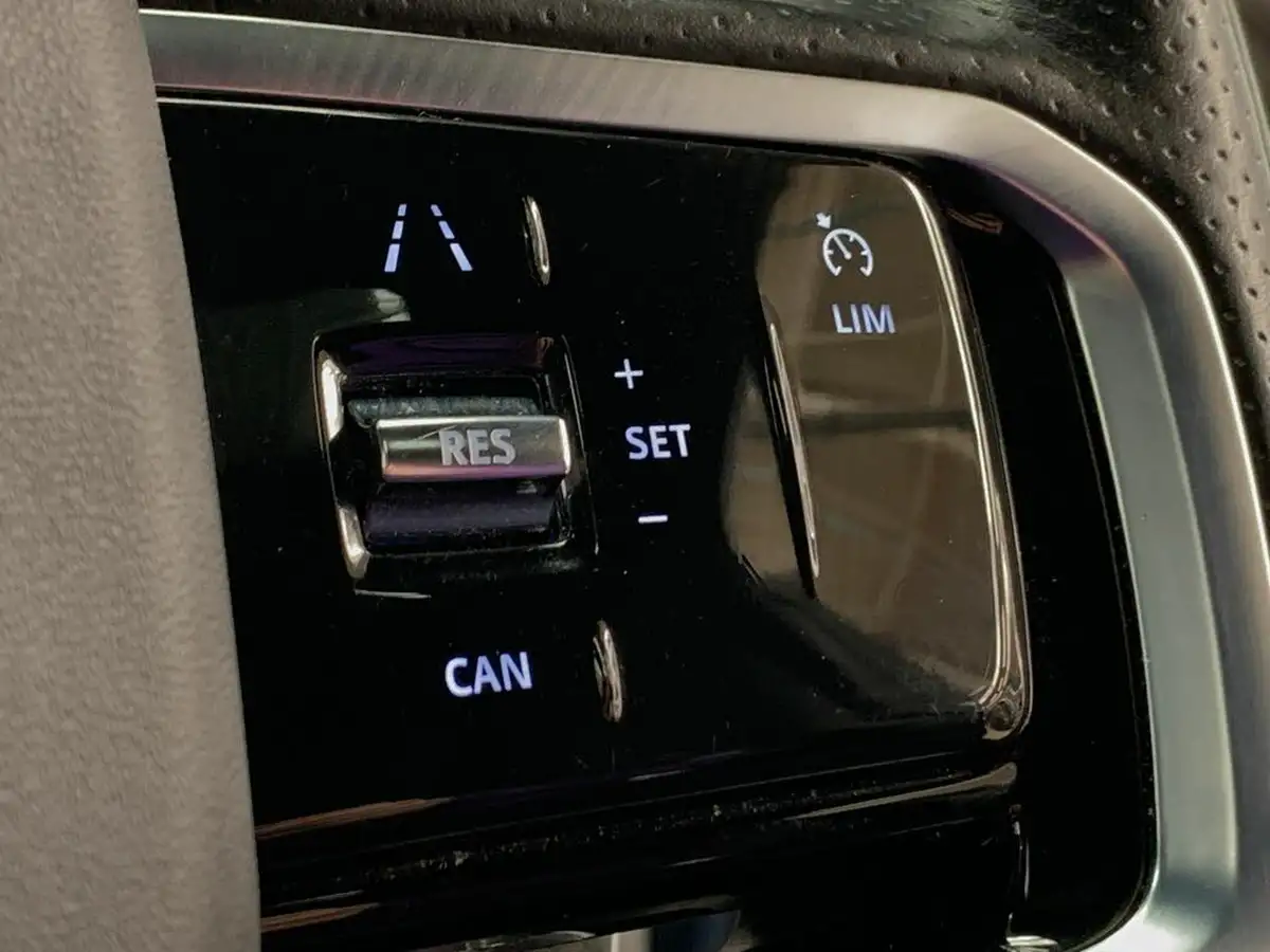 2022-land-rover-discovery-sport-15-p300e-r-dynamic-se-big-23