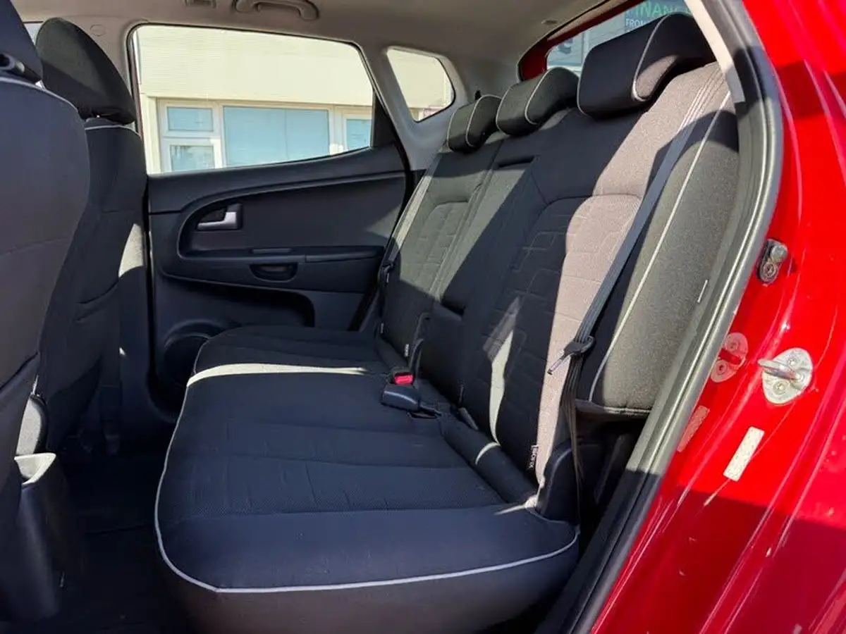2010-kia-venga-14td-3-ecodynamics-big-12