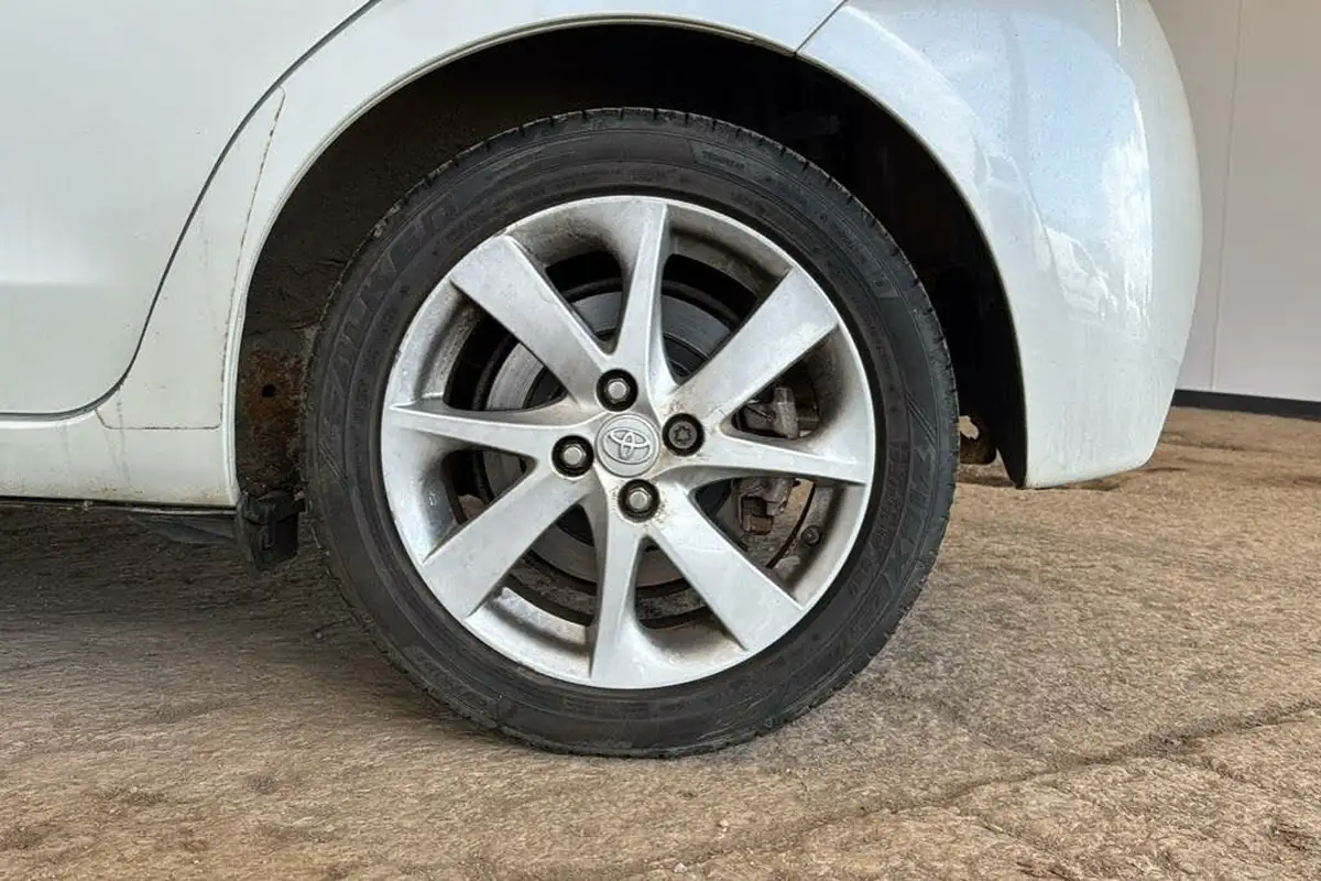2014-toyota-yaris-15-vvt-i-excel-hybrid-big-29