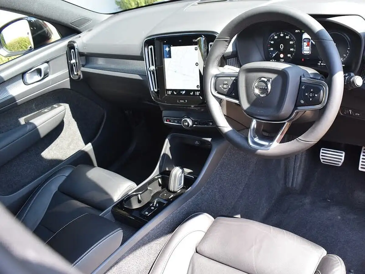 2022-volvo-xc40-15-t5-r-design-pro-big-2