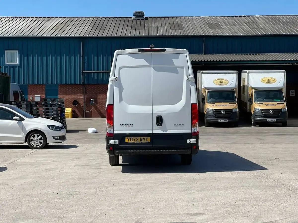 2022-iveco-daily-s-class-23td-35s14v-business-3520lmm-h2-136pseu6dt-big-7