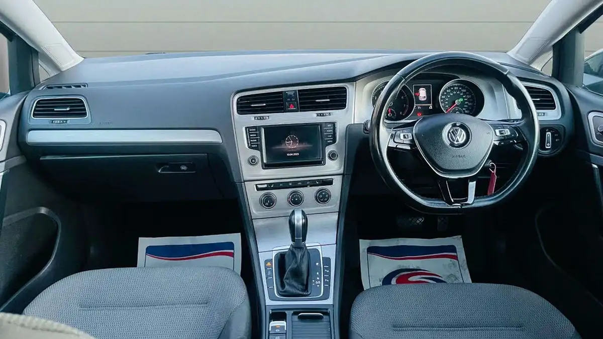 2016-volkswagen-golf-14-tsi-gt-actbmtss-hatchback-5d-dsg-big-9