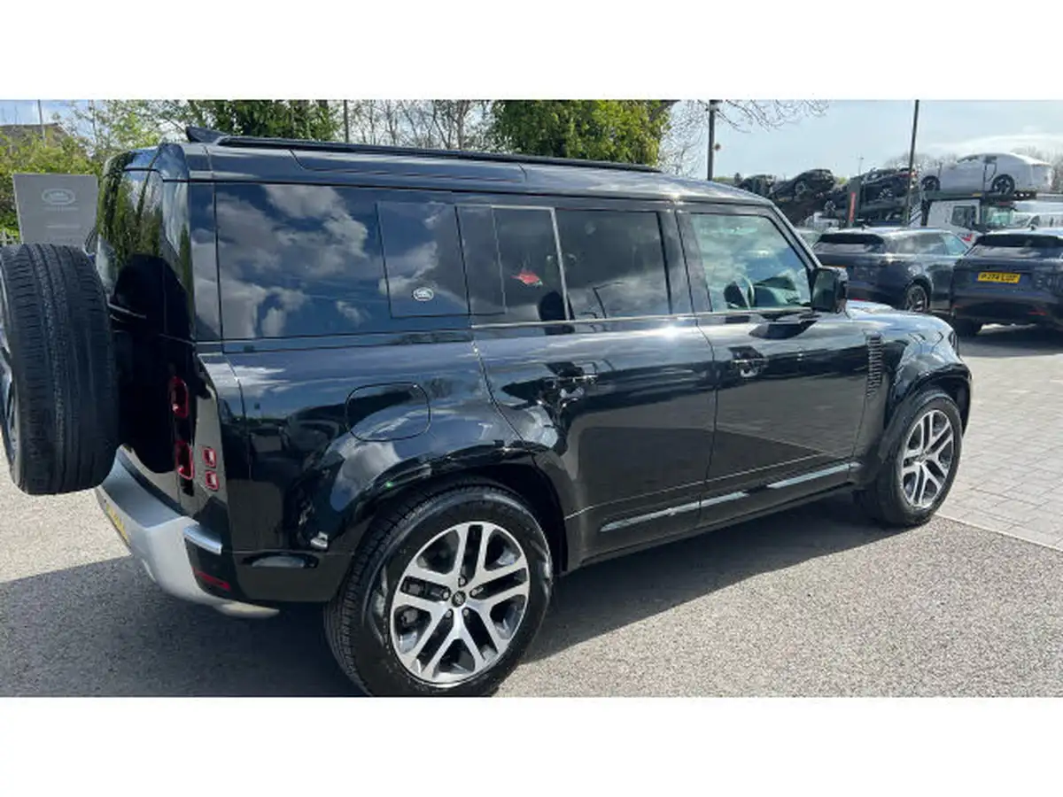 2024-land-rover-110-defender-30-d250-xs-edition-big-27