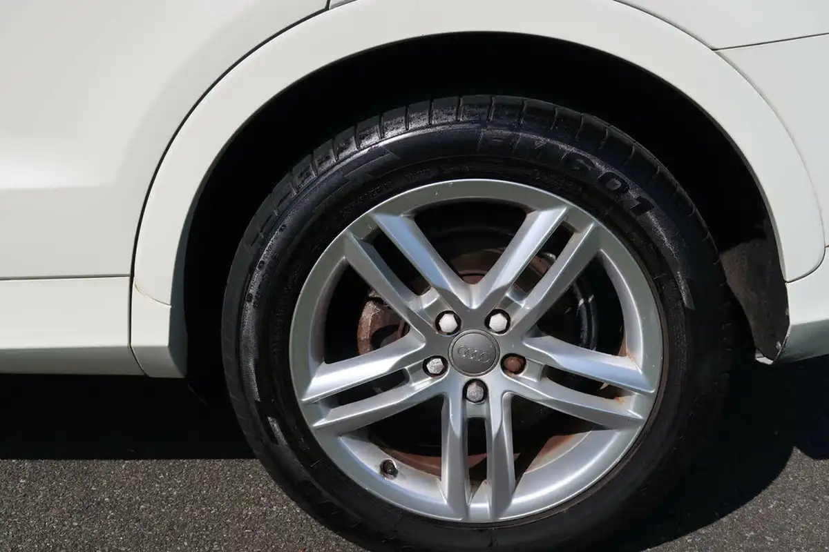 2012-audi-q3-20td-s-line-140ps-big-18