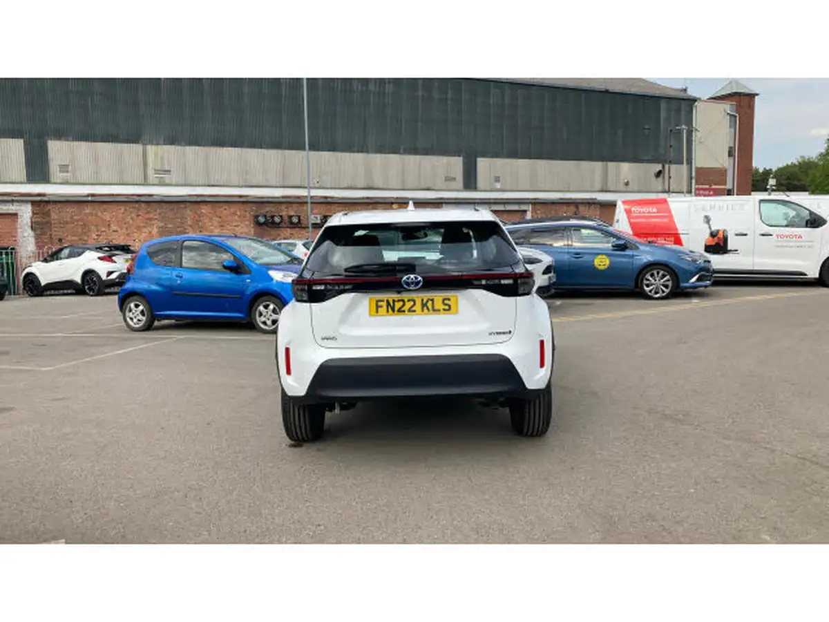 2022-toyota-yaris-cross-15-vvt-i-icon-big-18