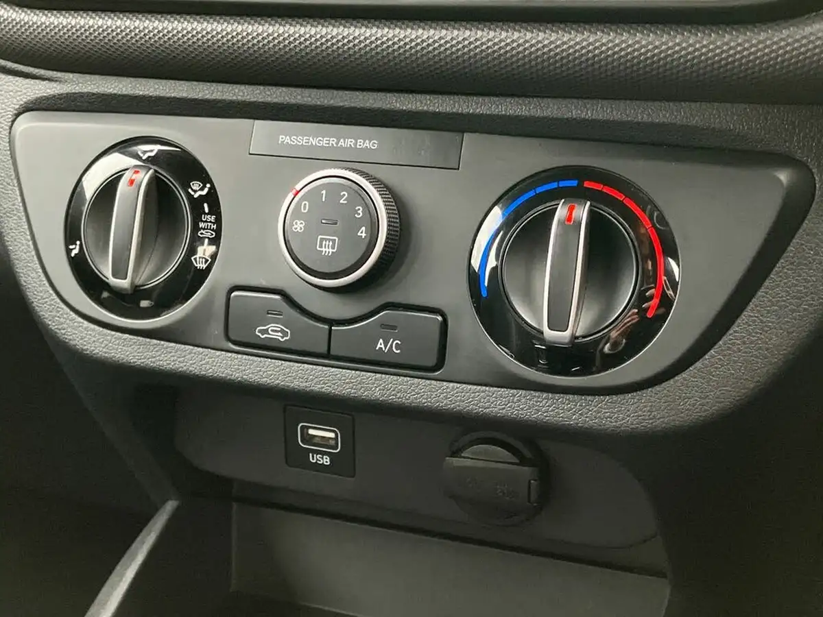 2021-hyundai-i10-12-se-connect-auto-big-13