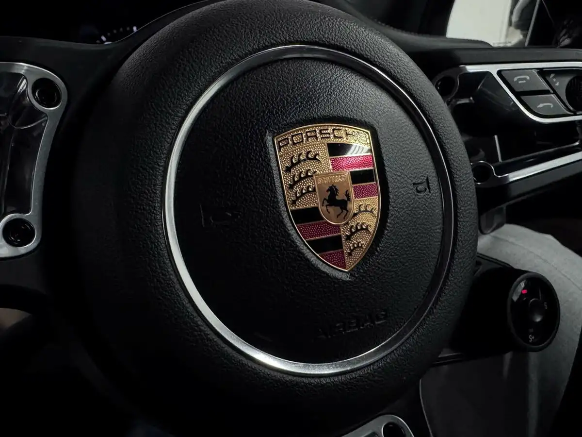 2019-porsche-macan-20-big-47