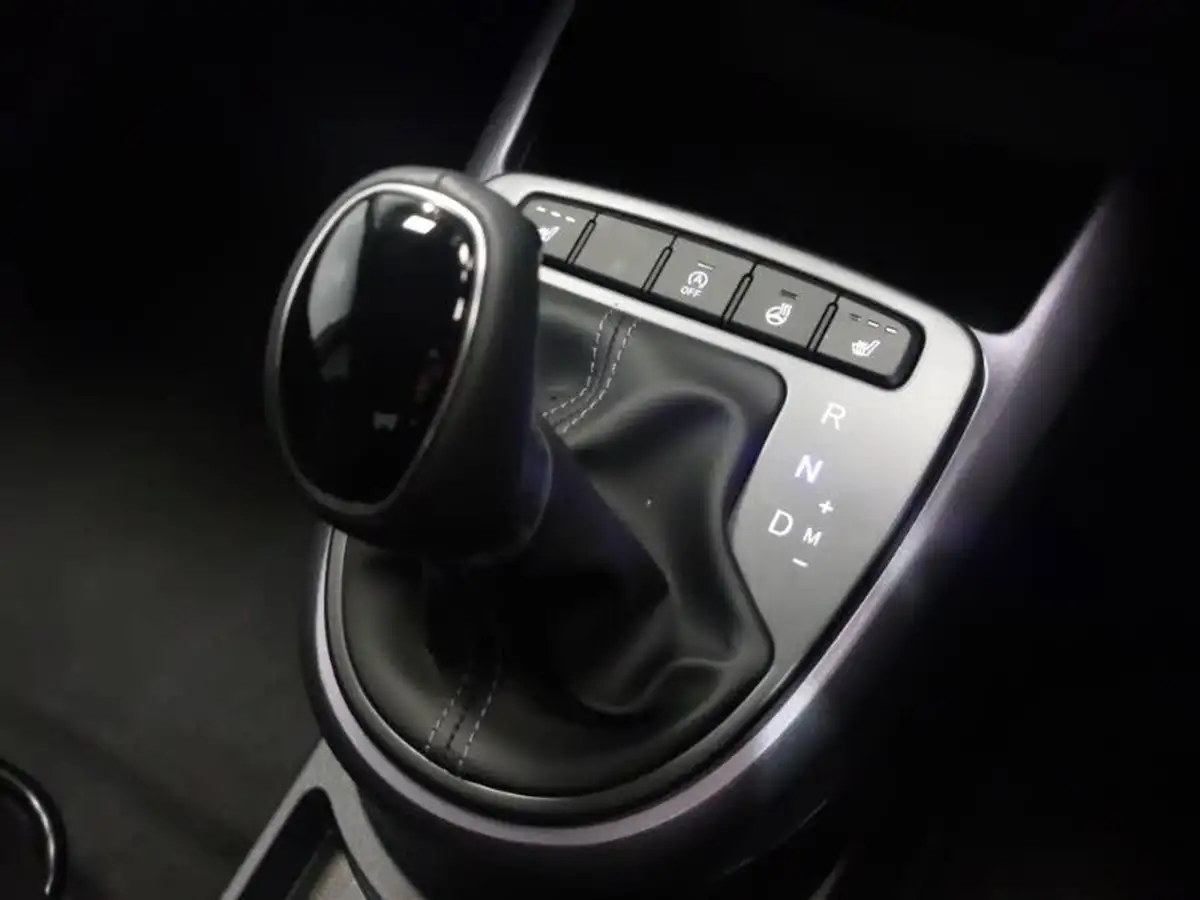 2024-hyundai-i10-12-premium-79ps-auto-big-11