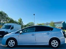 2010-toyota-prius-small-11