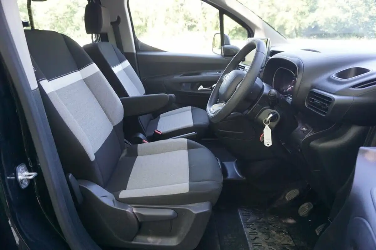 2023-citroen-berlingo-12-puretech-feel-m-size-big-4