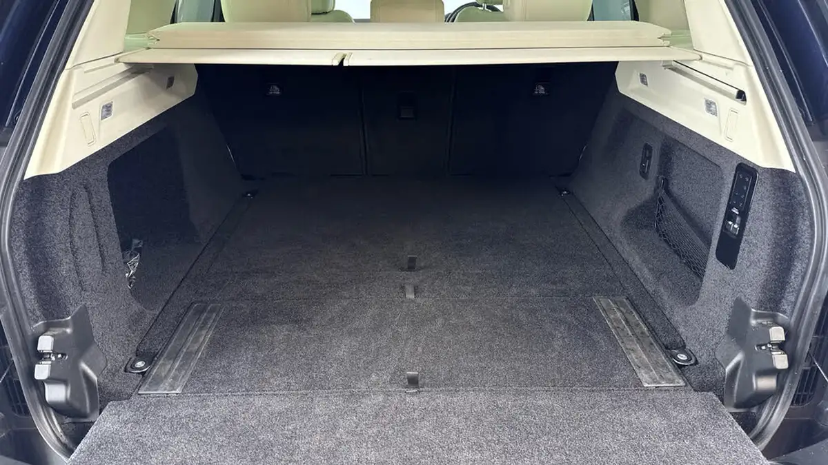 2022-land-rover-range-rover-30-p440e-se-big-14