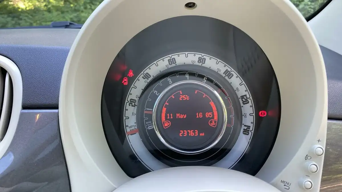 2017-fiat-500-12-lounge-big-32