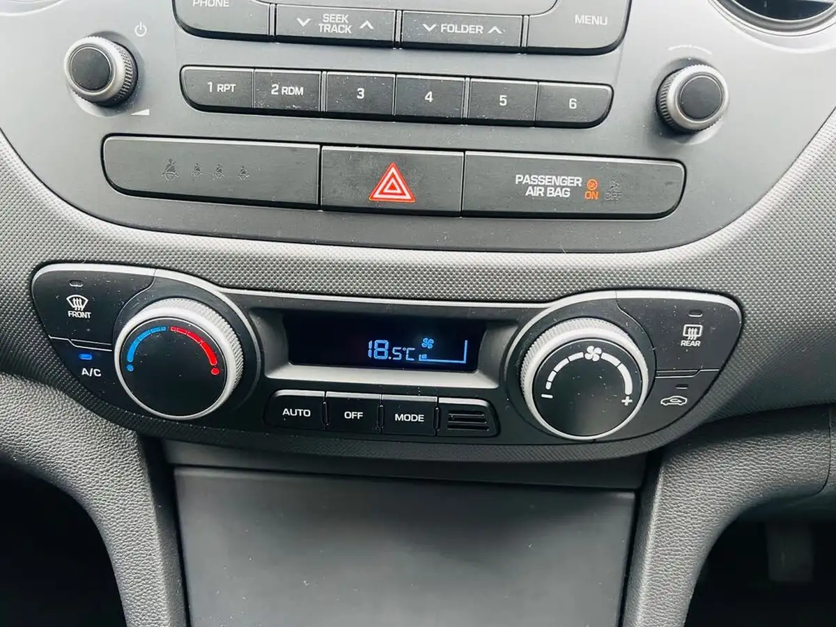 2017-hyundai-i10-10-premium-big-13
