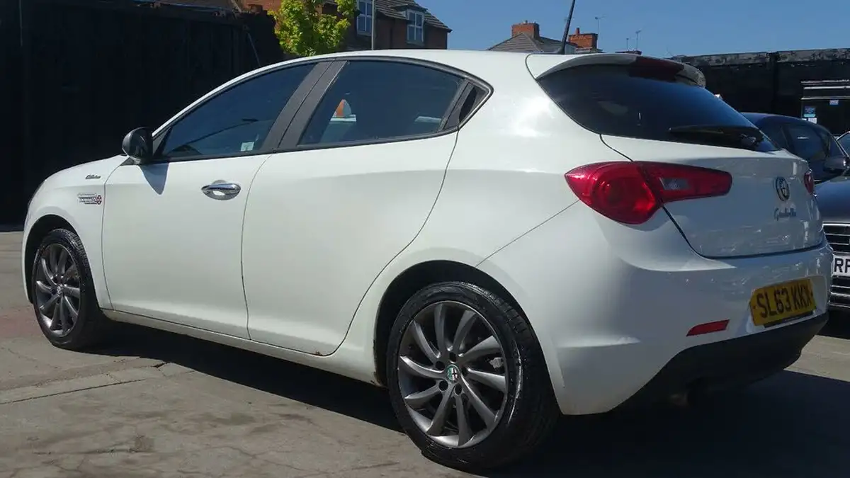 2013-alfa-romeo-giulietta-14-collezione-multiair-170bhp-big-14