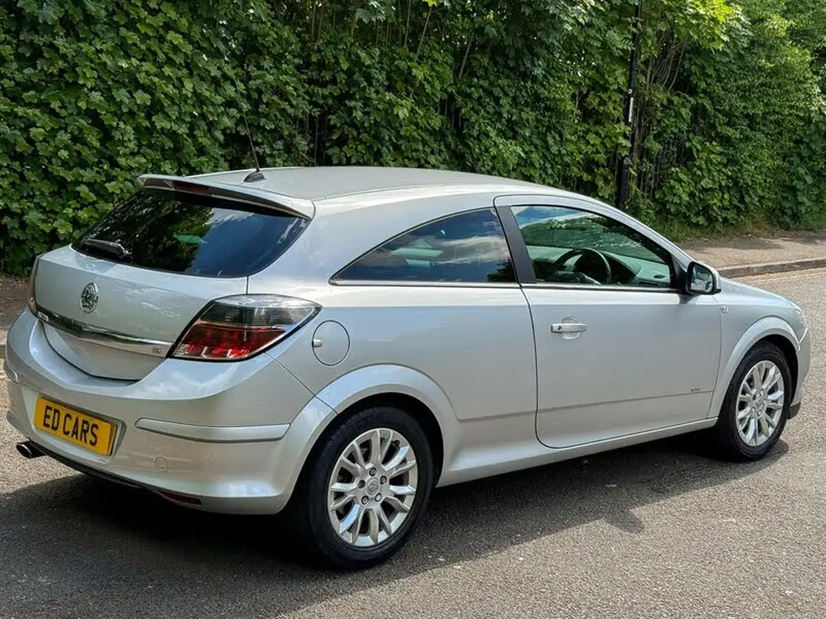 2011-vauxhall-astra-16-sri-16v-vvt-sport-hatch-3d-big-9