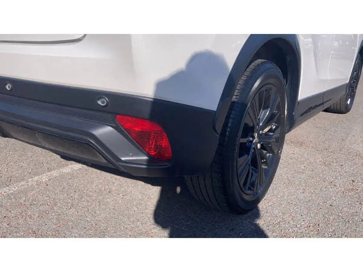 2020-mitsubishi-eclipse-cross-15-black-big-30