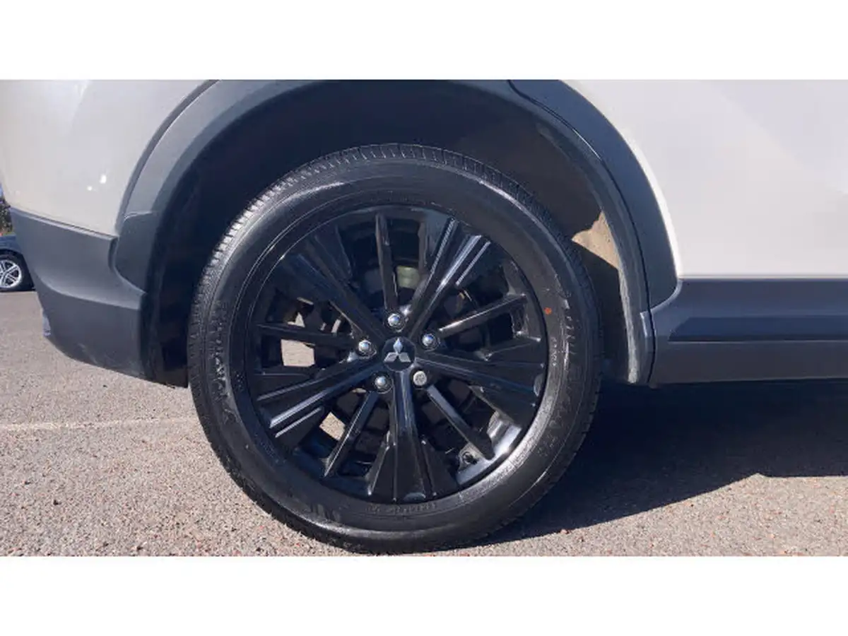 2020-mitsubishi-eclipse-cross-15-black-big-6