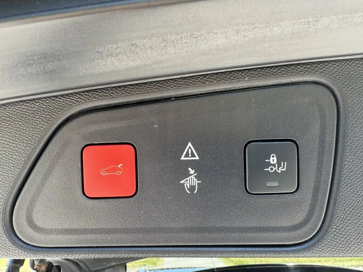 2018-peugeot-3008-suv-12-puretech-allure-eat6-big-24
