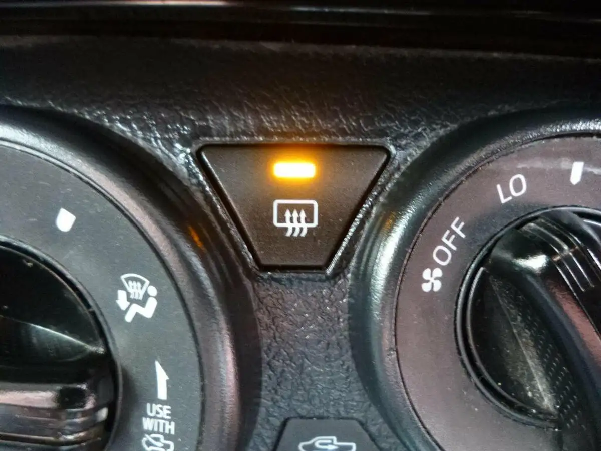 2021-toyota-hi-lux-24d-4d-icon-150hpeu6dt-e-auto-big-47