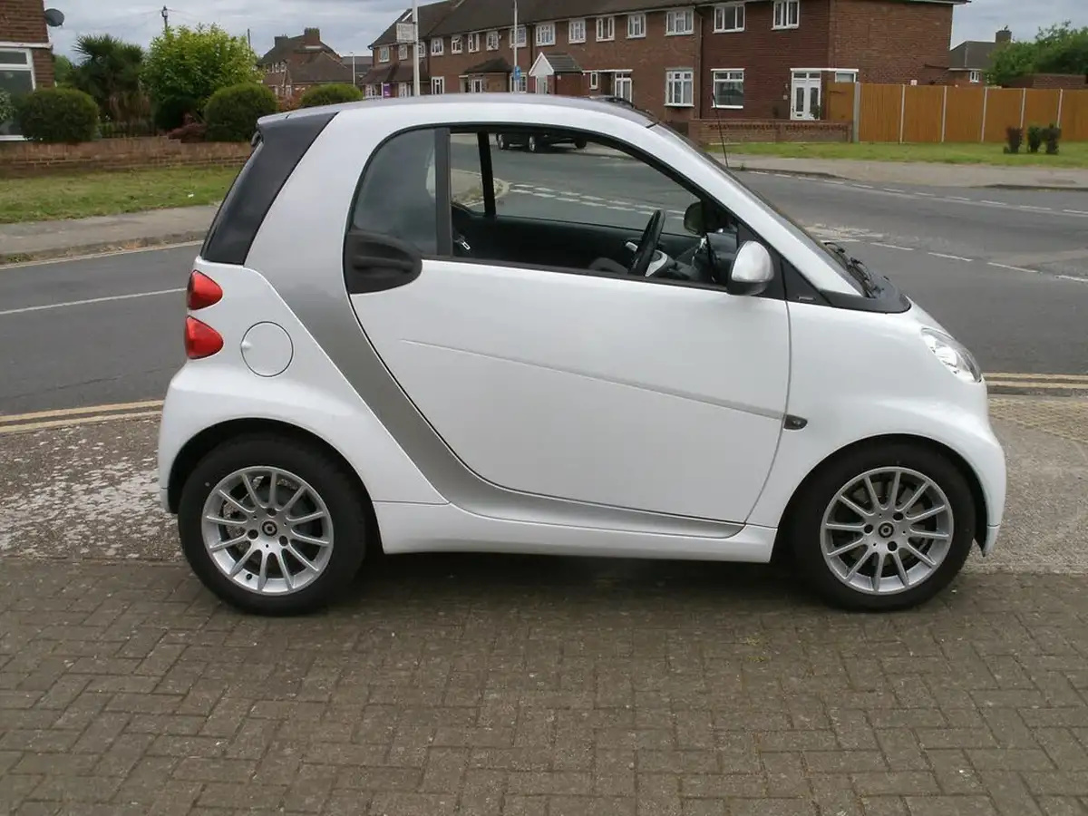 2012-smart-fortwo-10-passion-71bhp-coupe-softouch-big-3