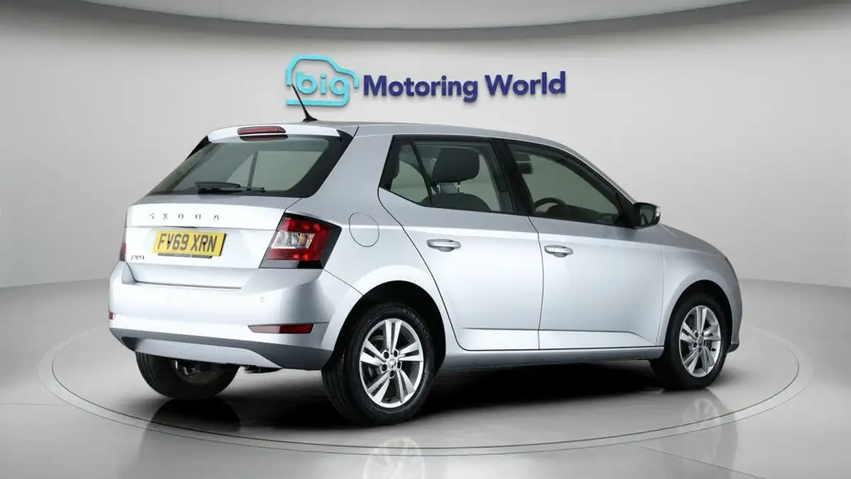 2019-skoda-fabia-10-mpi-se-60ps-hatchback-big-7
