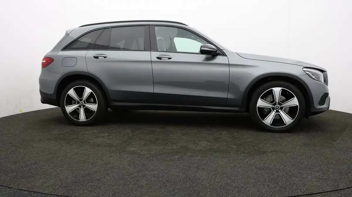 2018-mercedes-benz-glc-class-21d-glc220d-urban-edition-big-40