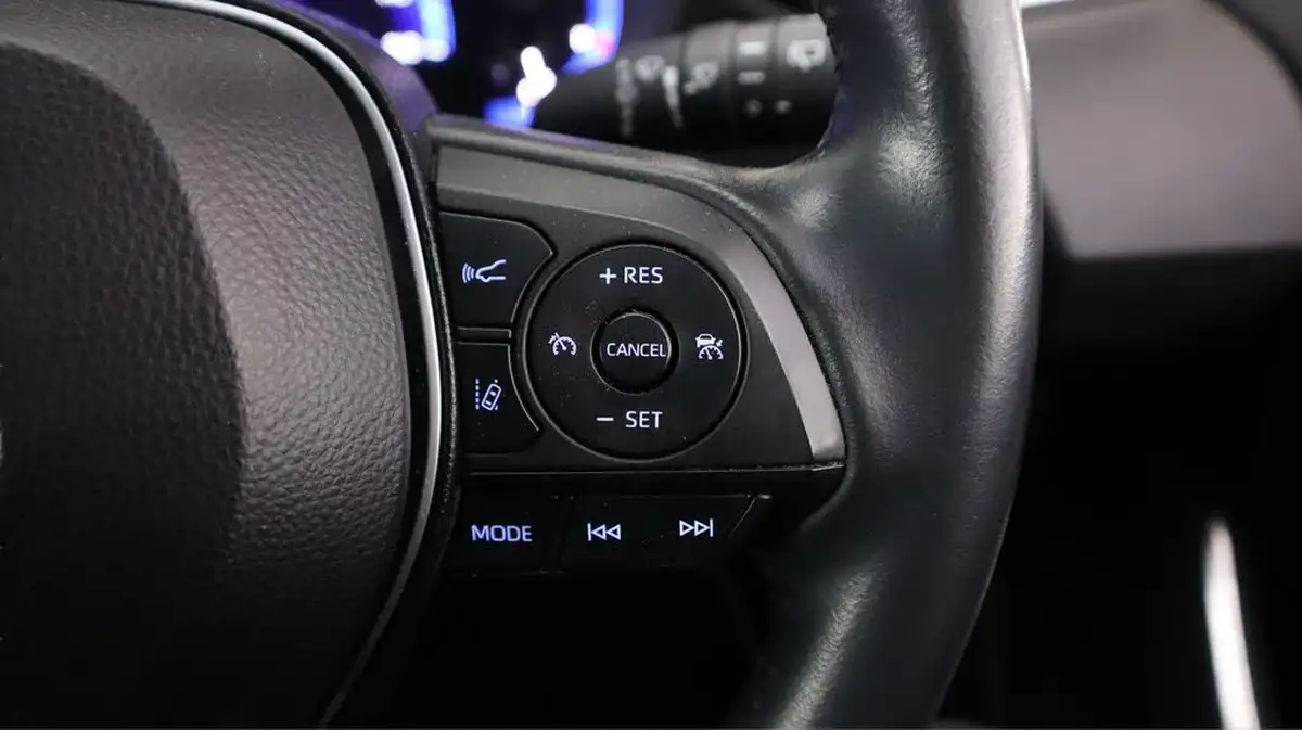 2022-toyota-corolla-18-vvt-i-icon-120bhp-trk-hatchback-5d-big-22