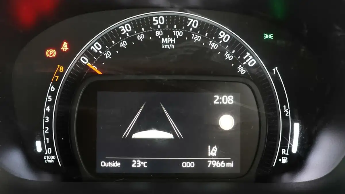 2022-toyota-aygo-x-10-vvt-i-edge-big-9